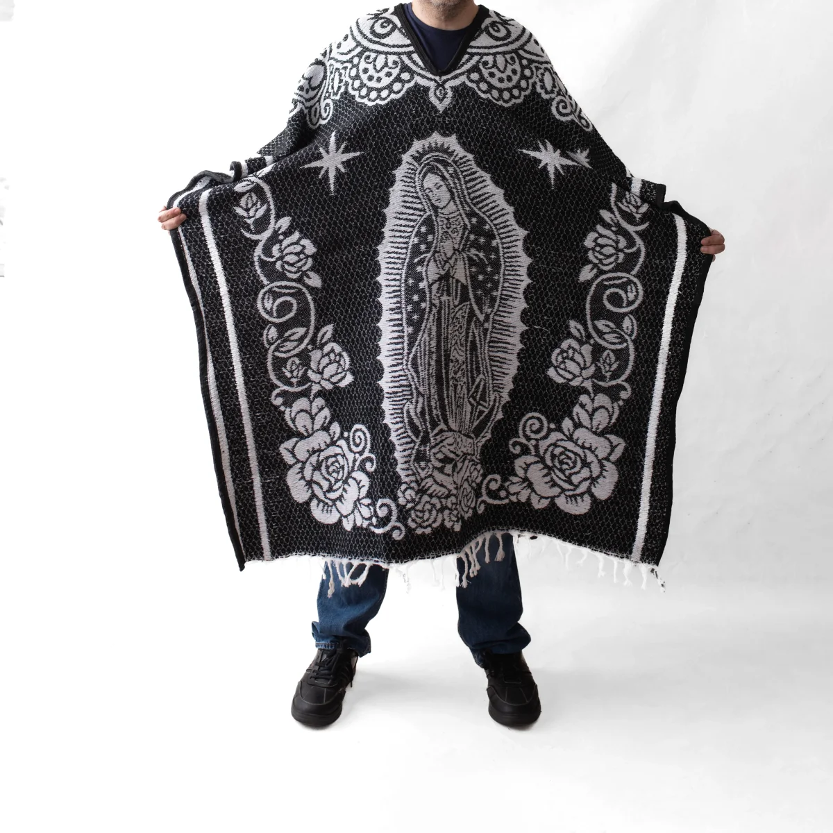 Mexican Serape Poncho for Men - San Judas - BLACK – Bild 7