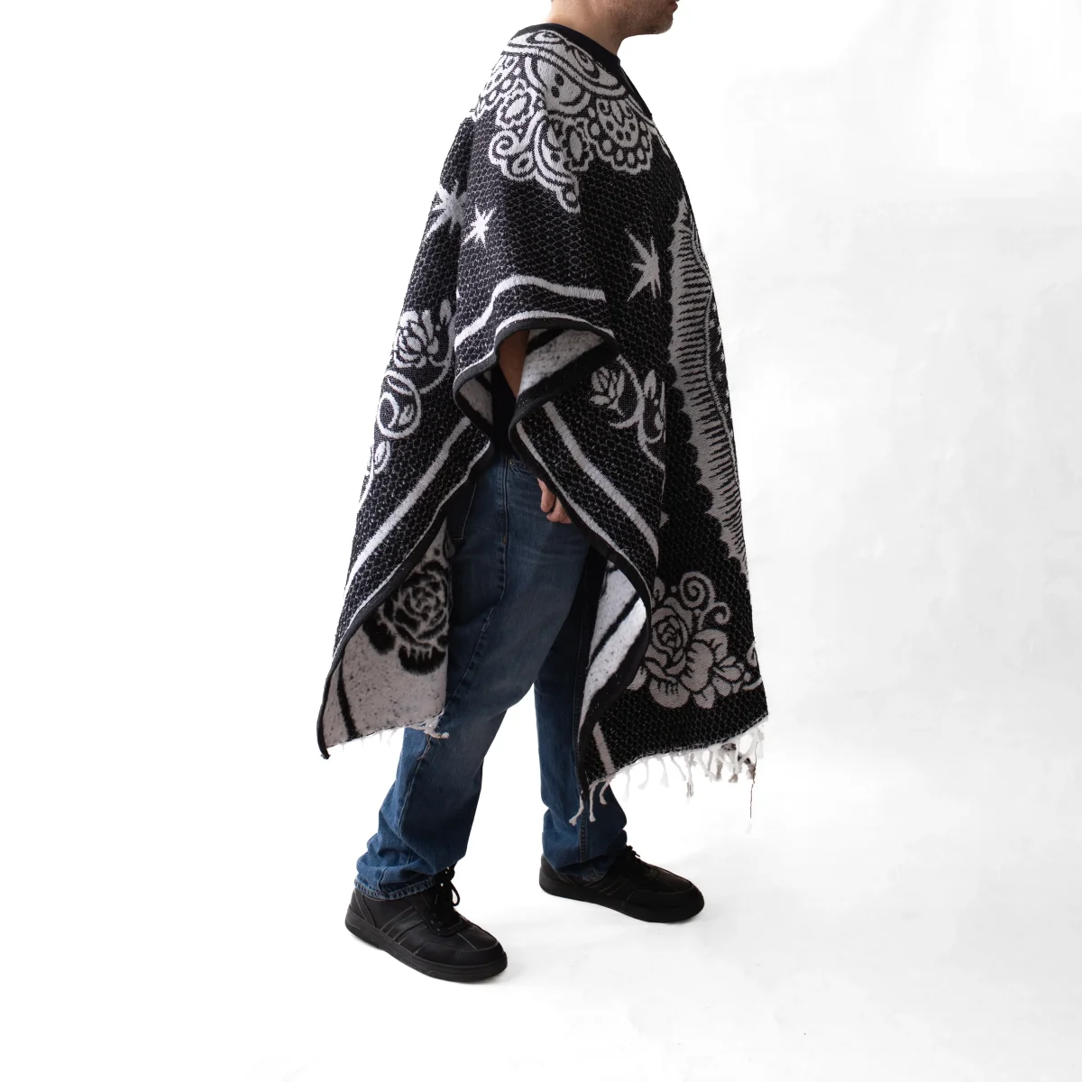 Mexican Serape Poncho for Men - San Judas - BLACK – Bild 5